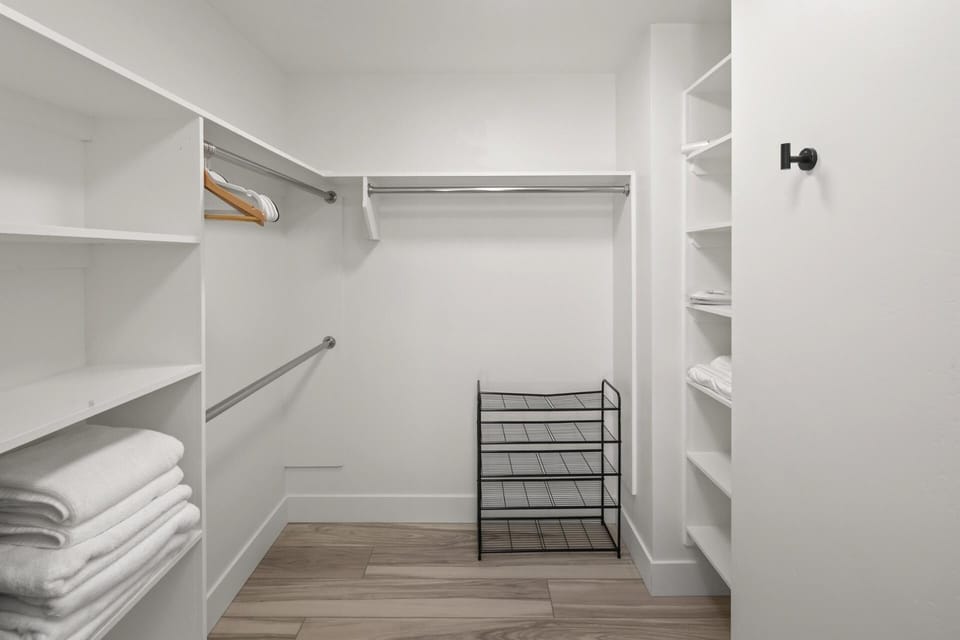 You will appreciate the primary bath entry and closet zone, giving you plenty of space to unpack and settle in. 