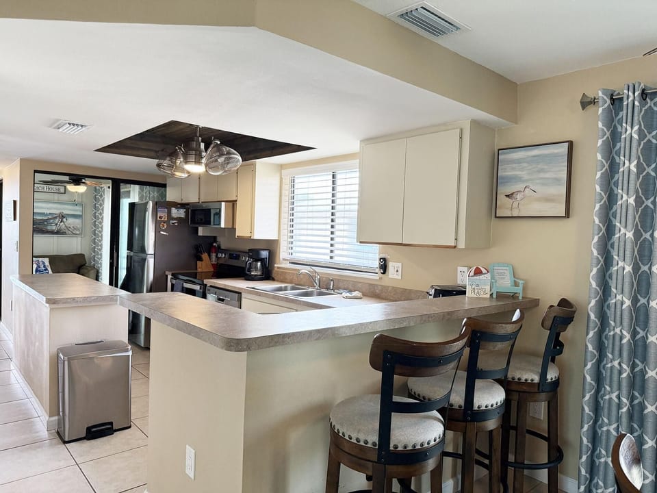 Sunburst Gulffront – Beach, Bay & Gulf Views (6510)