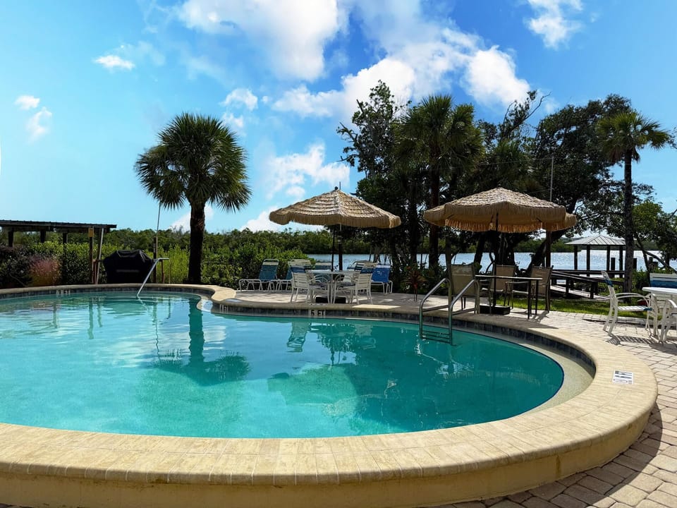 Sunburst Gulffront – Beach, Bay & Gulf Views (6558)