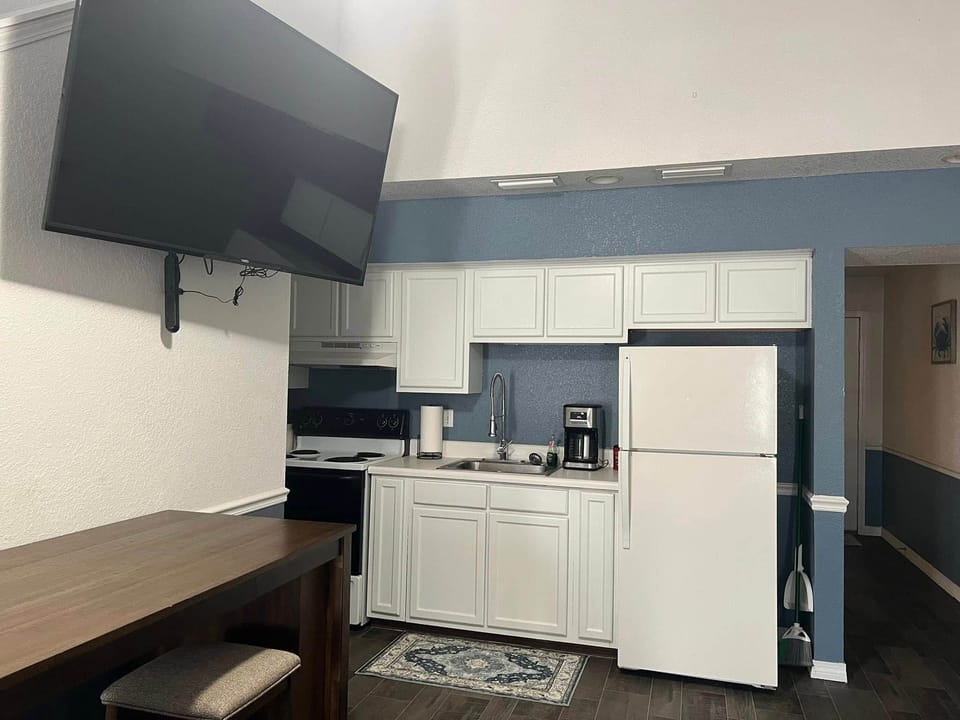 Room 7 kitchen