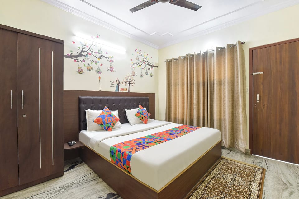 Egyptian cotton sheets, premium bedding, in-room safe, free WiFi