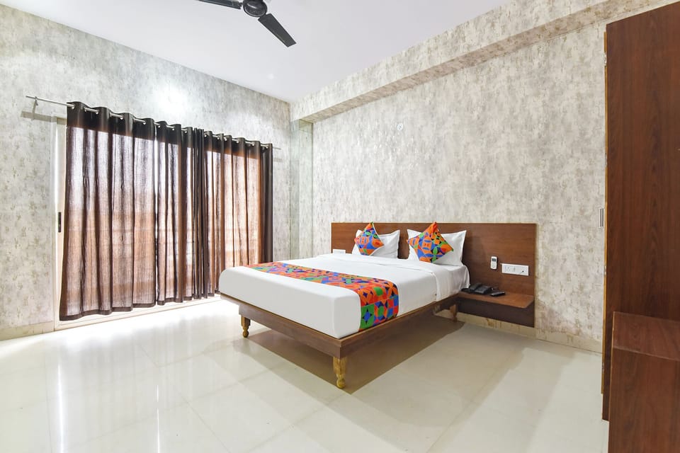 Egyptian cotton sheets, premium bedding, free WiFi, bed sheets