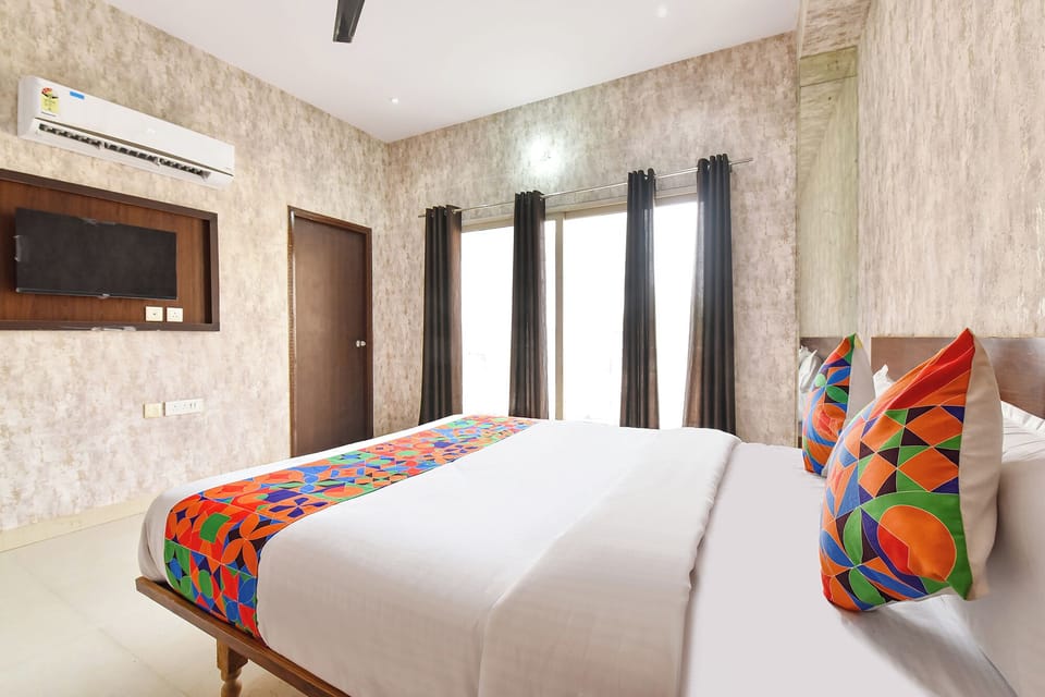 Egyptian cotton sheets, premium bedding, free WiFi, bed sheets