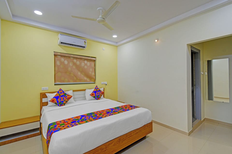Egyptian cotton sheets, premium bedding, WiFi (free), bed sheets