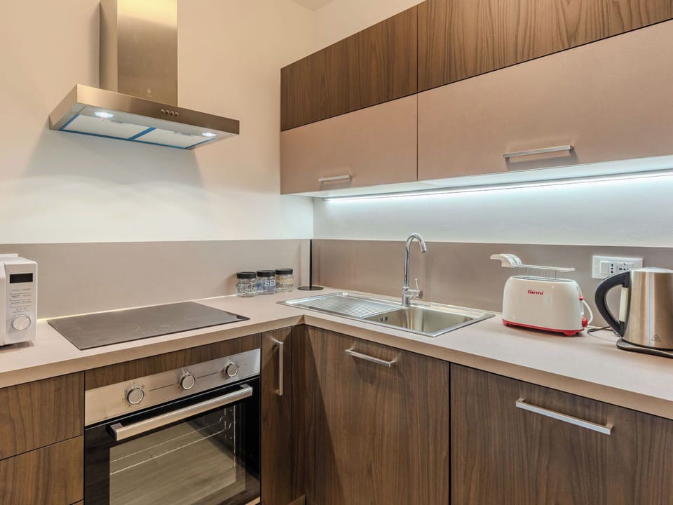 Kitchen Appliance, Kitchen, Countertop, Major Appliance, Cabinetry, Interior Design, Wood, Flooring, Home Appliance, Kitchen Stove