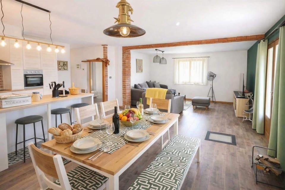 Family House, 3 Bedrooms, 2 Bathrooms (Green View Holiday Home With Pool) | Dining