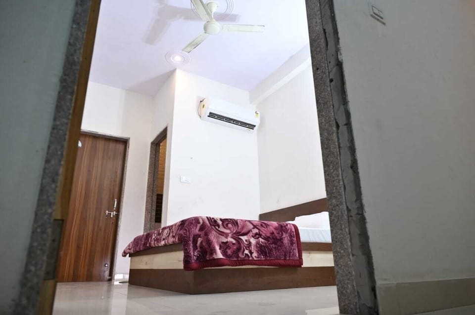 Deluxe Room, Air conditioning | Rollaway beds (surcharge), bed sheets