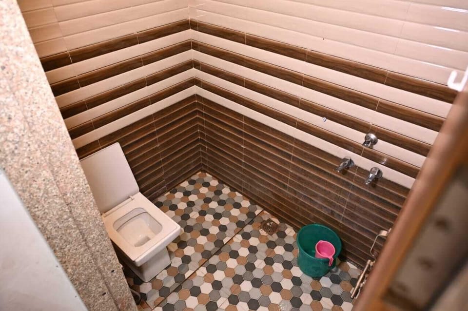 Shower, towels, soap