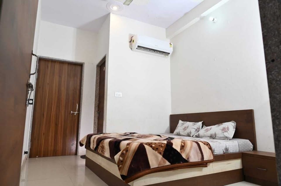 Deluxe Room, Air conditioning | Rollaway beds (surcharge), bed sheets