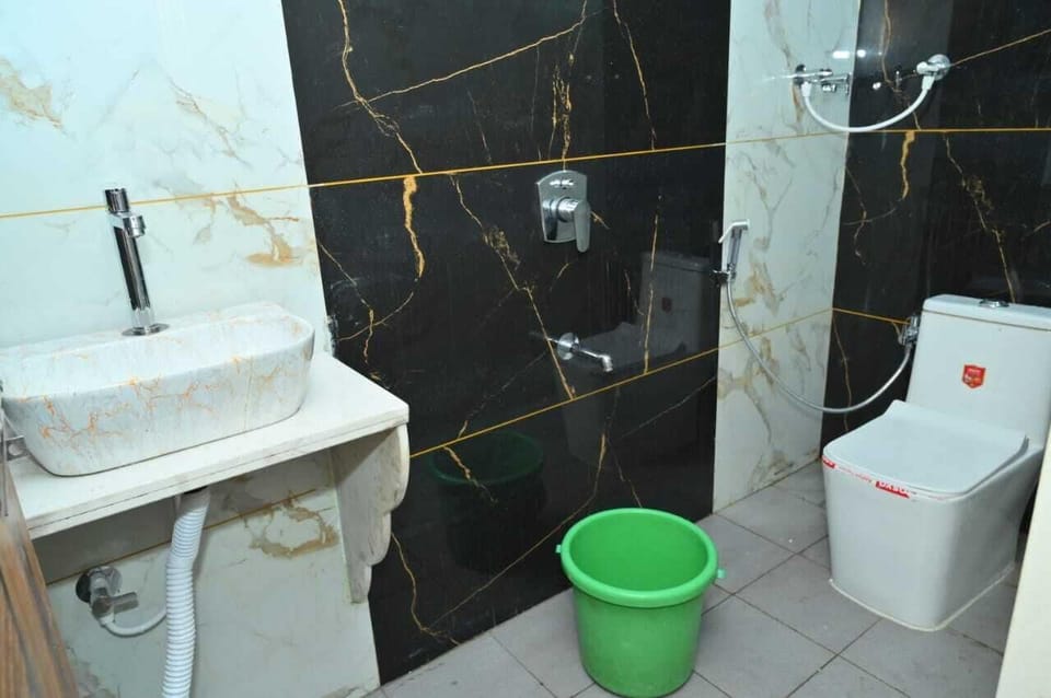 Shower, towels, soap, shampoo