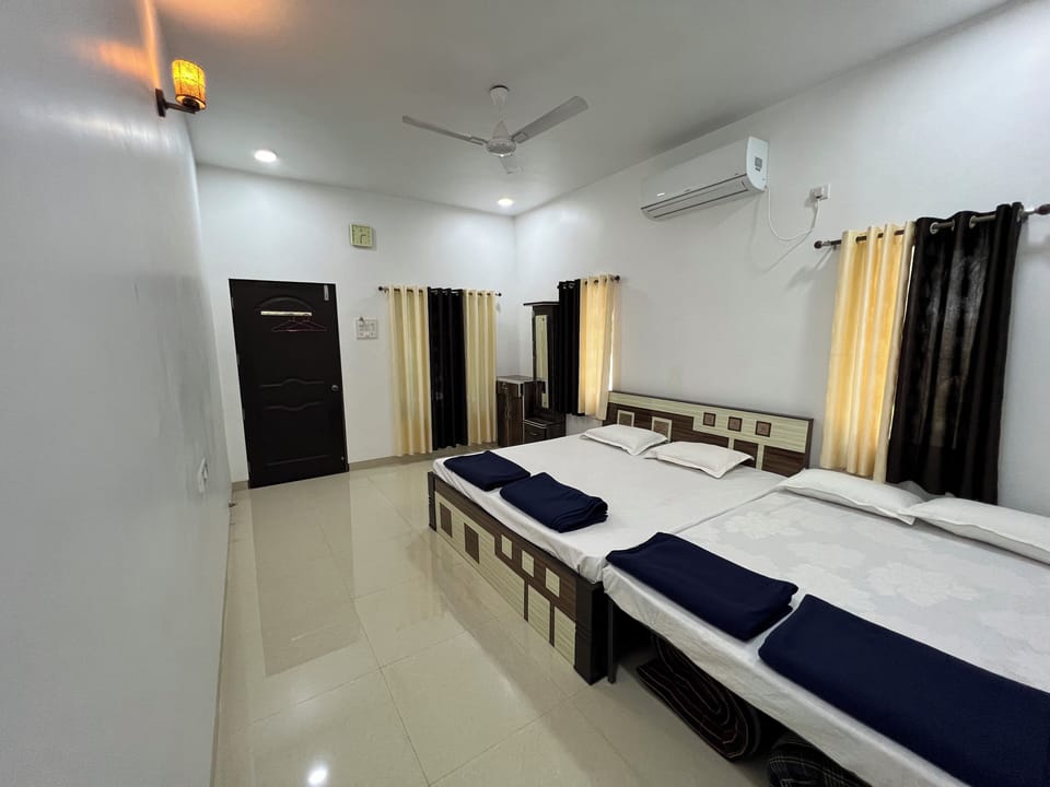 Deluxe Room | Desk, laptop workspace, free WiFi