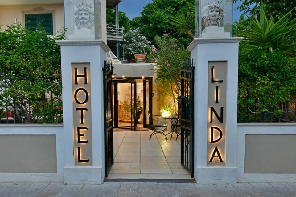 Entrance / Reception