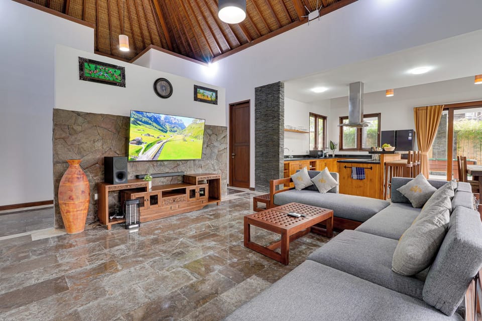 Villa, Patio, Garden View | Living room | 43-inch LED TV with digital channels, Netflix, streaming services