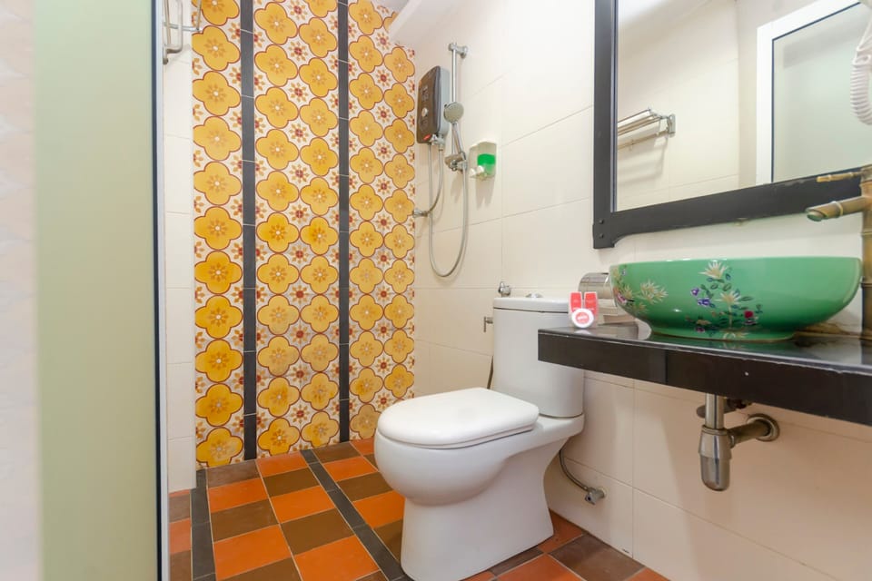 Shower, bidet, towels, soap