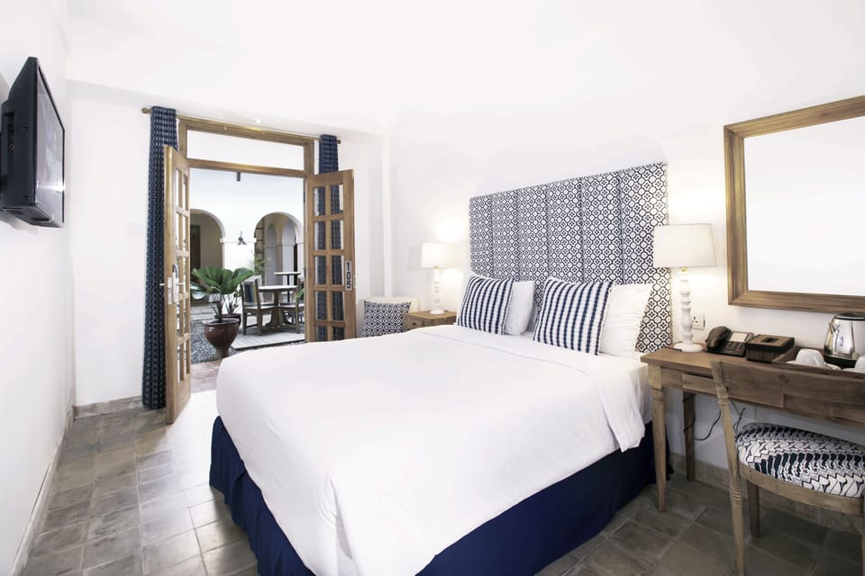 Premium bedding, desk, soundproofing, free WiFi
