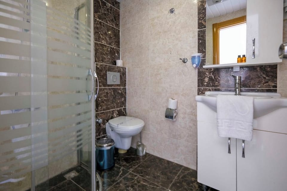Shower, hair dryer, towels, shampoo