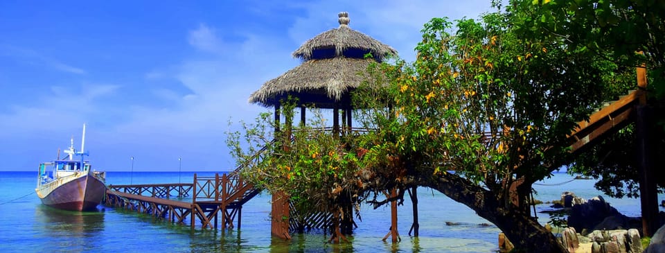 Private beach, white sand, sun loungers, beach umbrellas
