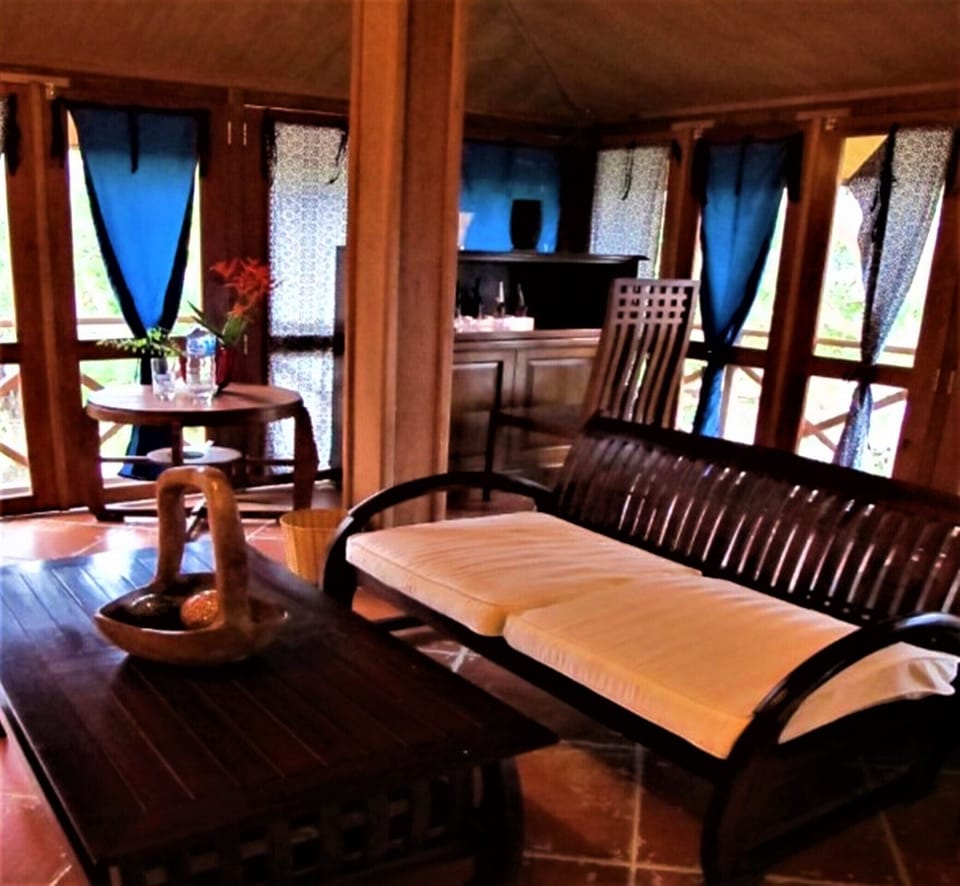 Standard Room (Kamar Crest), Twin Room | Living room
