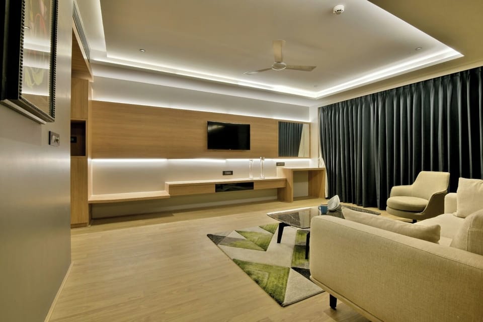 Basic Suite | Living area