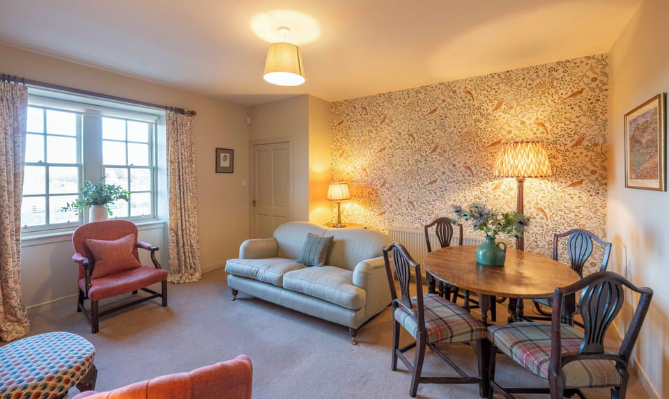 House, 2 Bedrooms, Garden View | Living area | 32-inch Smart TV with cable channels, fireplace