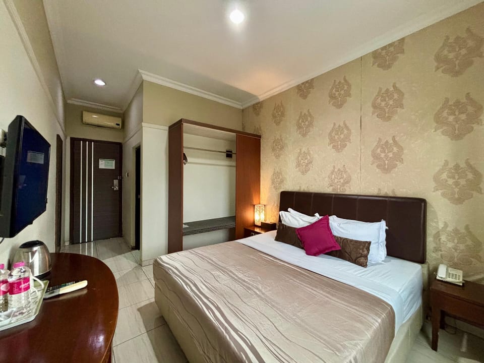 Superior Room | Premium bedding, in-room safe, desk, free WiFi