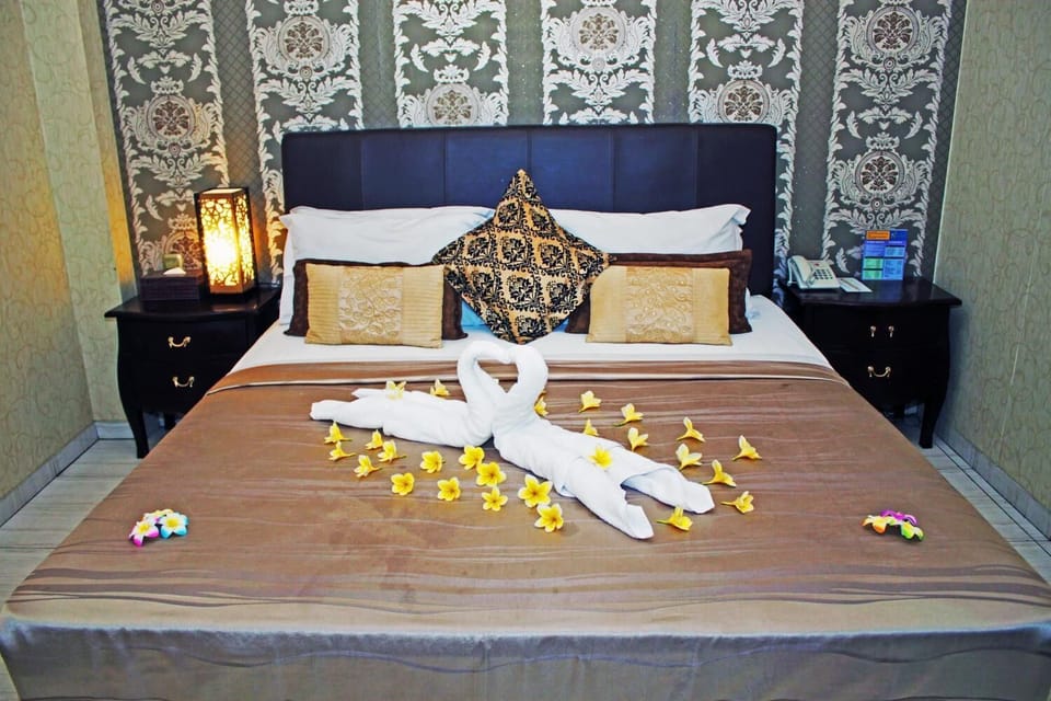 Premium bedding, in-room safe, desk, free WiFi
