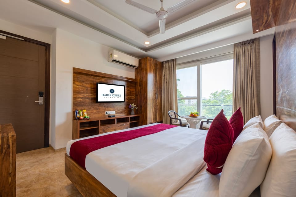 Superior Double Room, Balcony, City View | In-room safe, desk, laptop workspace, soundproofing