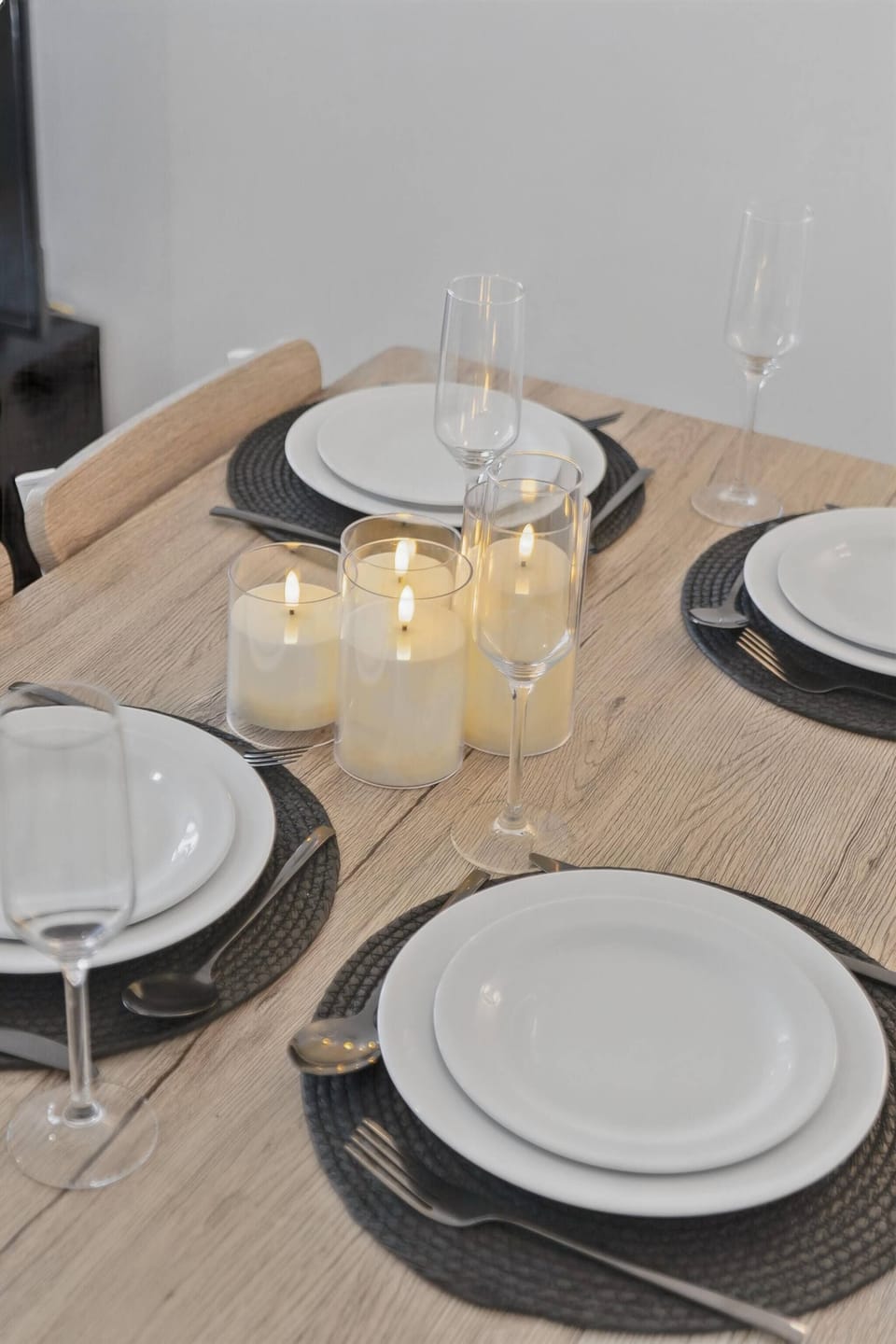 Apartment, 2 Bedrooms | Dining