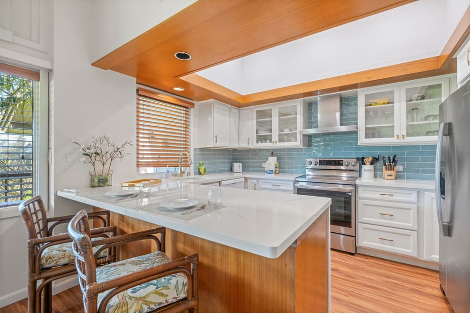 Counter seating for conversations while cooking