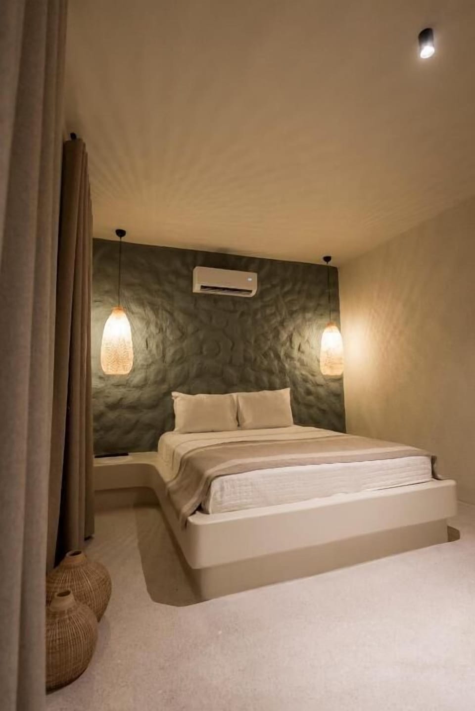 Standard Room | Minibar, in-room safe, desk, free rollaway beds