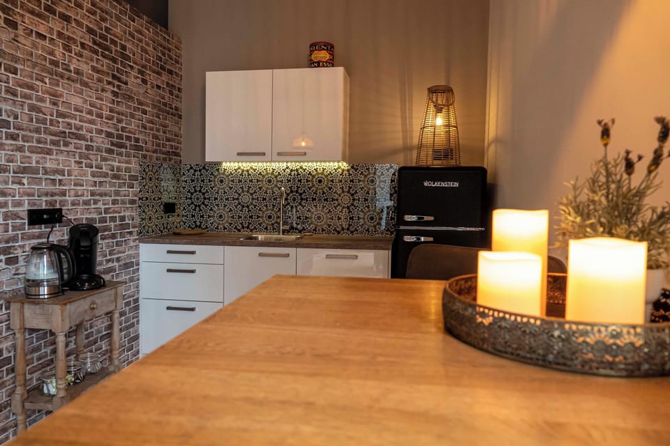 Deluxe Studio, 1 King Bed, Kitchenette, Garden View | Hypo-allergenic bedding available, pillowtop beds, blackout drapes
