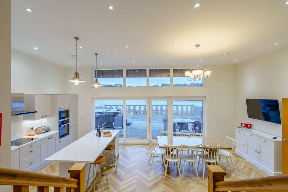 Lochside Premier Spa (Pet)