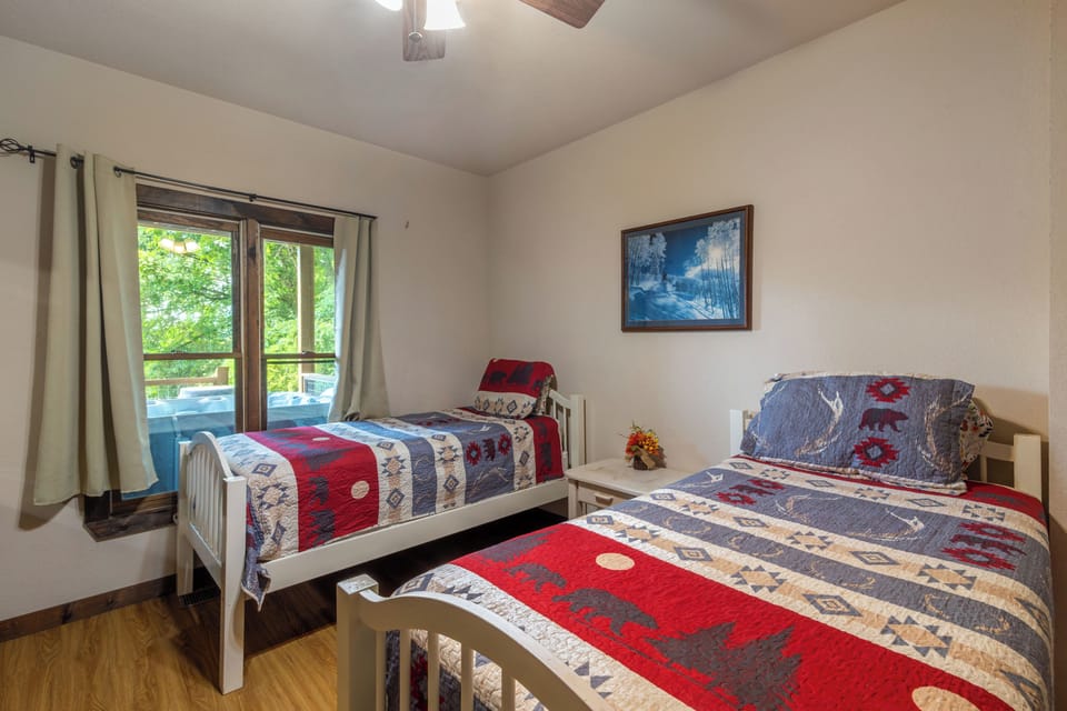 Fourth Bedroom - Fourth bedroom located downstairs with two Twin beds.