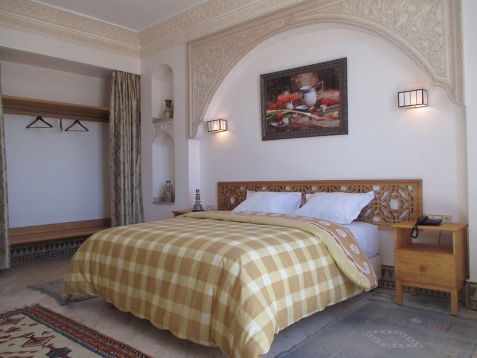 Classic Double Room, 1 Bedroom | In-room safe, blackout drapes, soundproofing, WiFi (free)