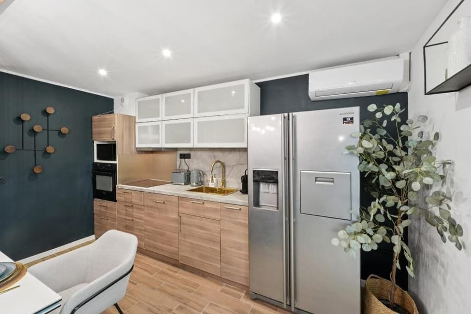 Apartment, Garden View | Private kitchen | Espresso maker, electric kettle, dining table