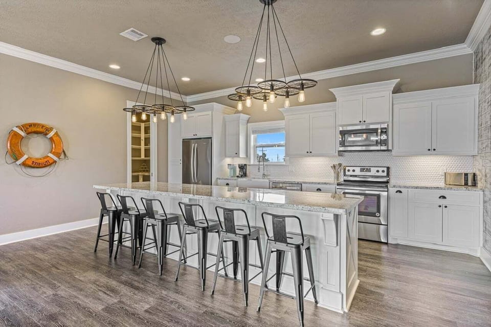 House, 3 Bedrooms | Private kitchen | Fridge, coffee/tea maker, toaster