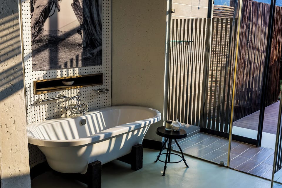 Superior Villa | Bathroom | Free toiletries, towels, soap