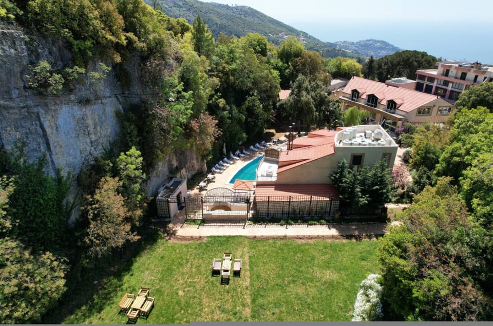 House | 11 bedrooms