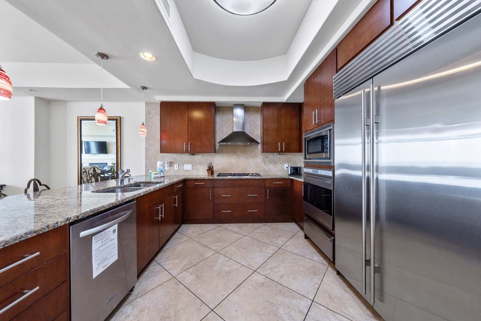 Signature Condo, 3 Bedrooms, Balcony, Beach View | Private kitchen | Fridge, microwave, oven, stovetop