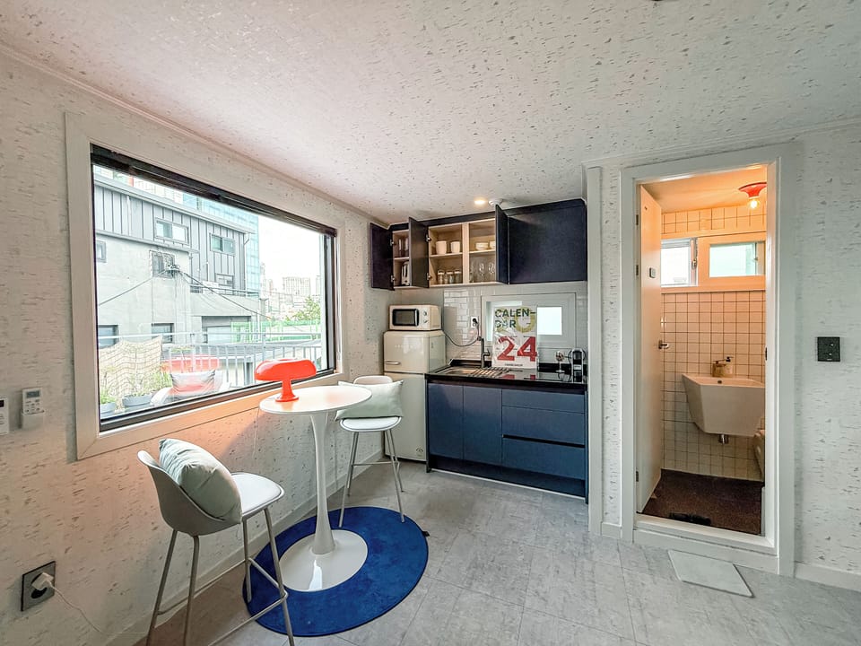 3F Intimate and thoughtfully curated rooftop studio interior