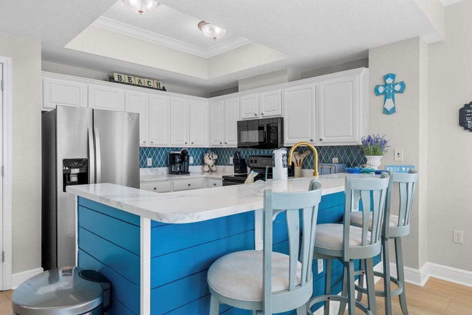 Crystal Shores West 501 Kitchen Counter Seats 3