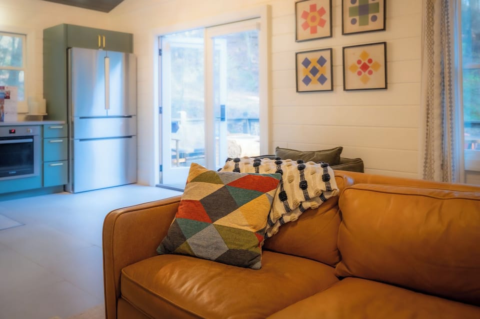 706 On The Creek - Living Space