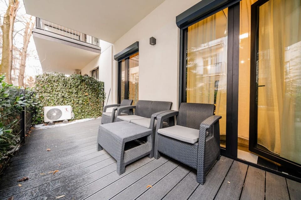 Stylish 38m2 Apartment just by the Center of Kraków | Book Now with RENTUJEMY