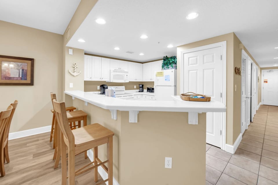 Eat-in bar seating