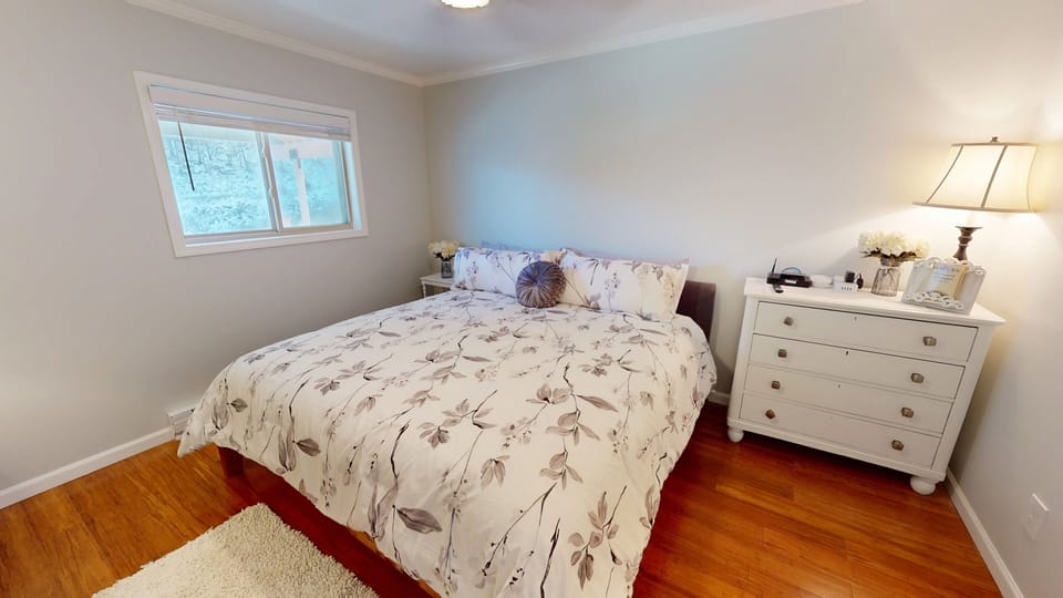 Indoors, Furniture, Bed, Home Decor, Lamp