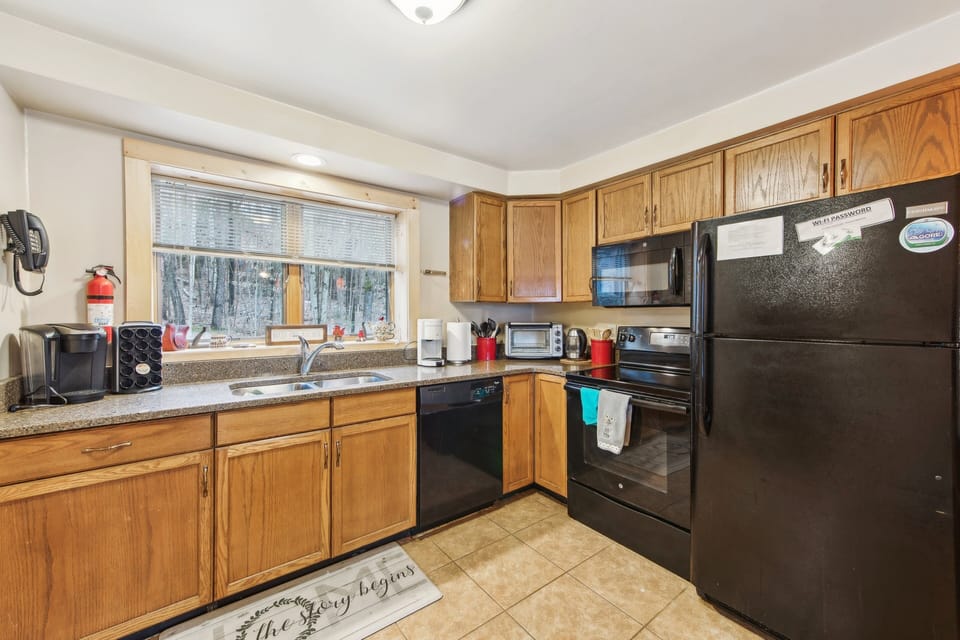 Indoors, Appliance, Refrigerator, Microwave, Oven