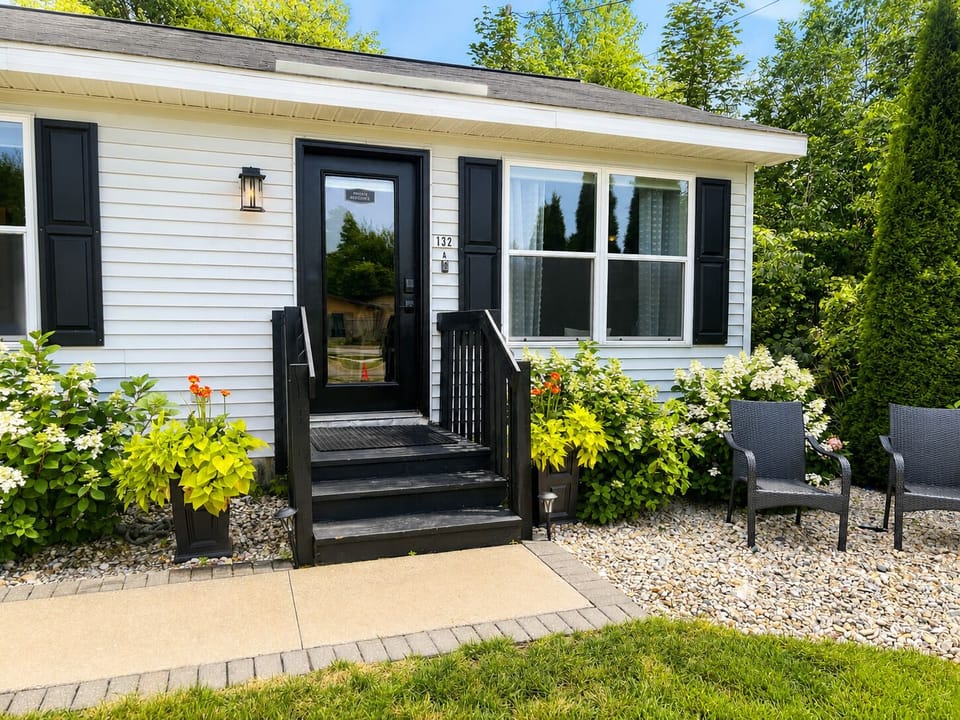 Enjoy some fresh air outside with the park style charcoal barbecue