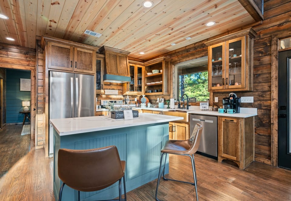 With generous counter space and a layout that lets everyone help out, this kitchen is perfect for everything from big breakfasts to late-night snacks.