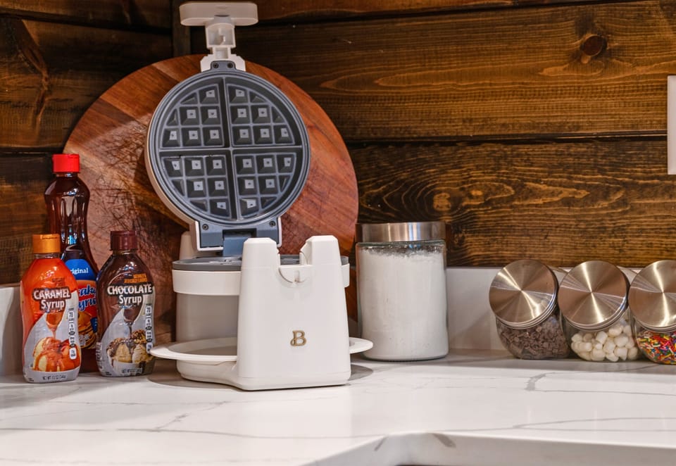 Little touches like this cozy countertop setup make the cabin feel extra inviting, especially when you’re starting your morning with coffee and a relaxed pace.