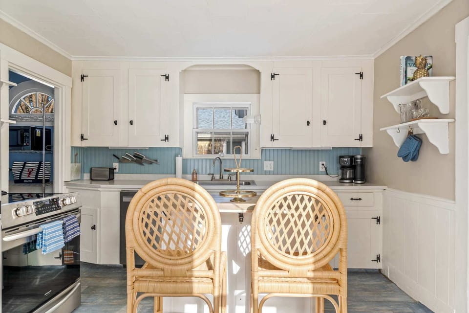 House, Multiple Beds, Fireplace, Garden View (The Curator's Retreat) | Private kitchen